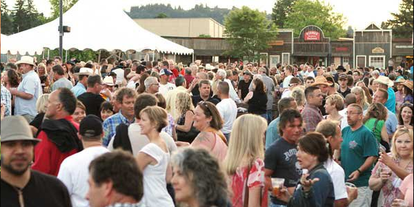 large outdoor crowd large outdoor crowd
