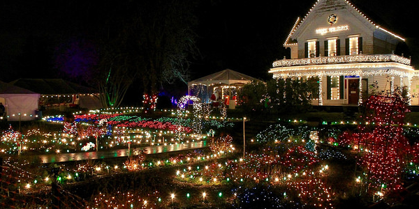 Large outdoor light display