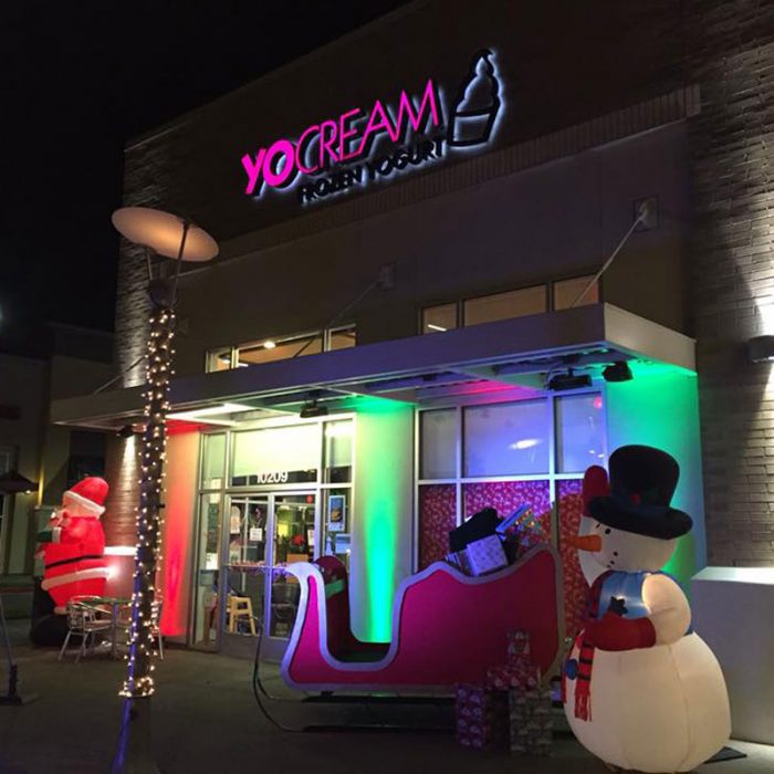 Yocream Frozen Yogurt Holiday display
